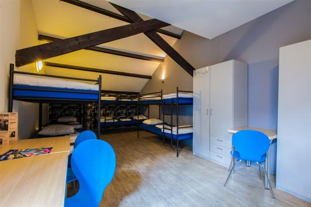 inrichting 9 persoons hostel kamer | King's Inn