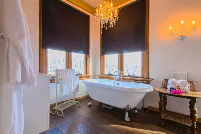 Spacious bathroom in our suite at King's Inn City Hotel Alkmaar