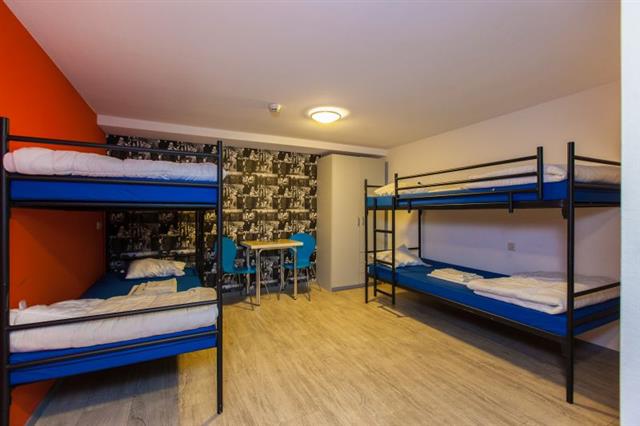 sleeps 4 person room at King's Inn City Hotel and Hostel Alkmaar
