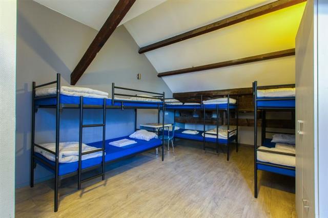 6 person hostel room at King's Inn City Hotel and Hostel Alkmaar