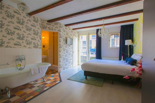 Comfortable Deluxe rooms at King's Inn City Hotel in Alkmaar